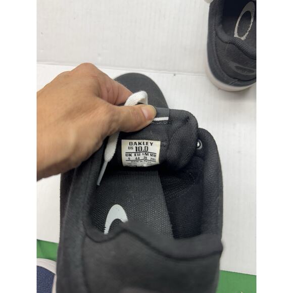 Oakley Canvas Flyer Men's Shoes Size US 10 Black Preowned GUC - Picture 3 of 6